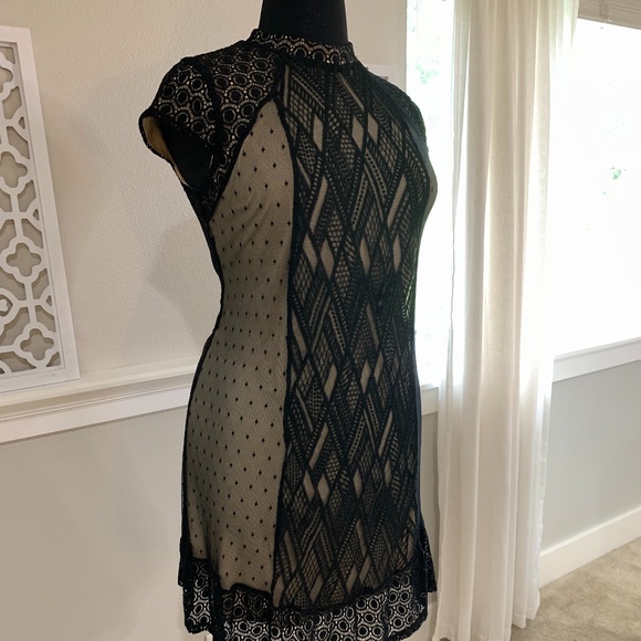 Vintage Style Lace Dress - Picture 3 of 11